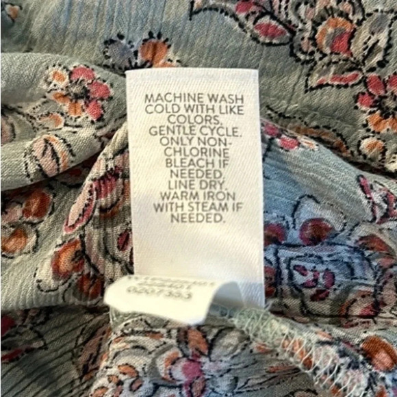 J Jill Flutter Sleeve Floral Print Blouse Size Medium Flirty Boho Breezy Summer - Picture 7 of 9